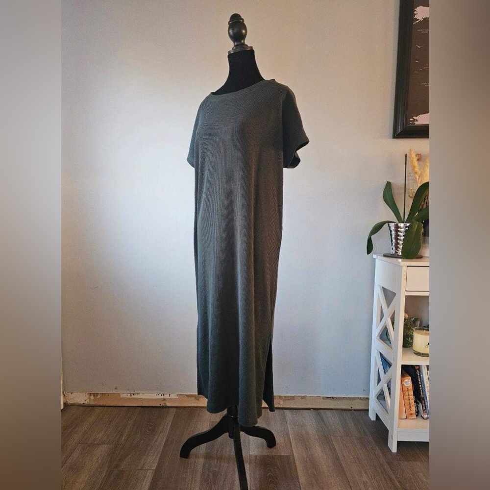 Old Navy Green Midi length ribbed dress